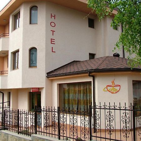 Family Hotel Emaly 1 バンキャ エクステリア 写真
