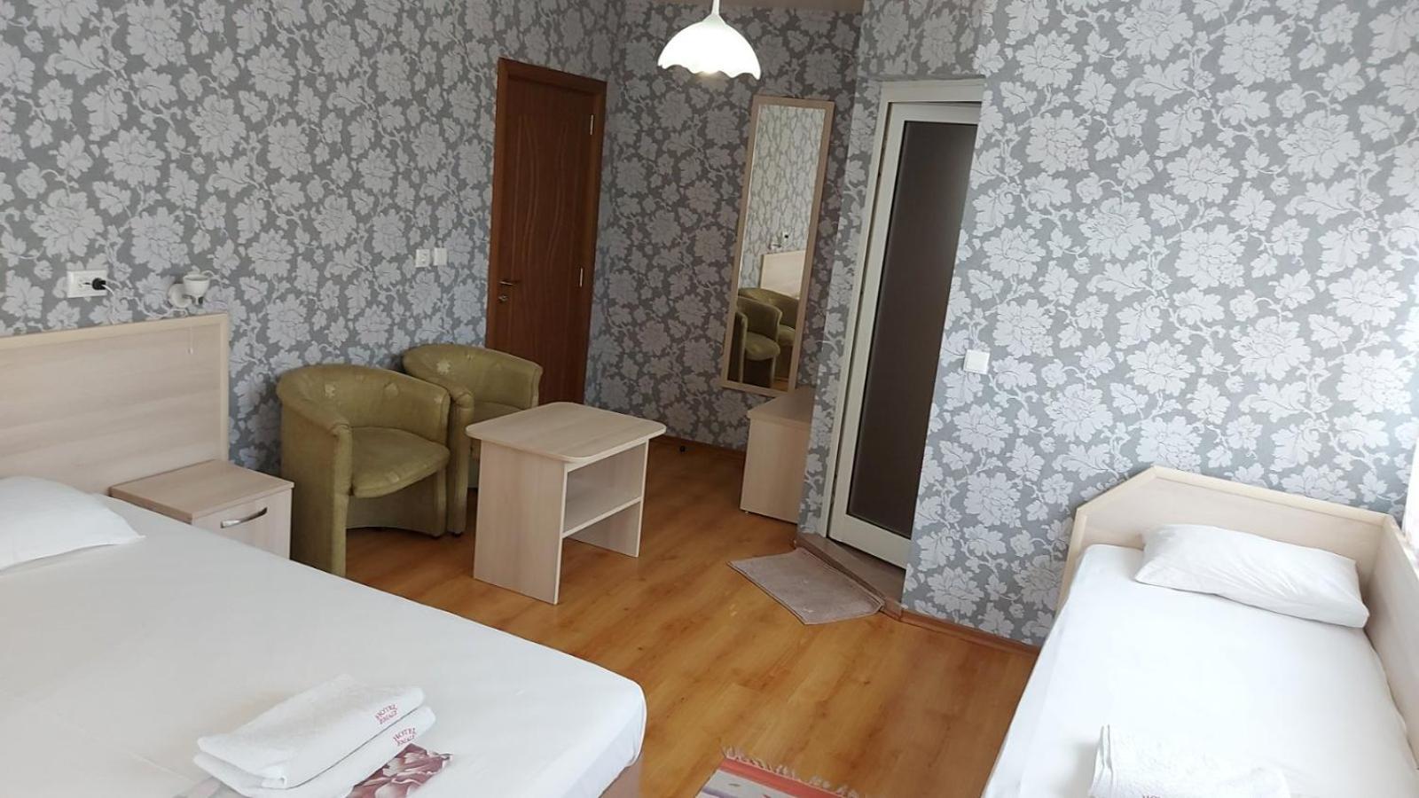 Family Hotel Emaly 1 バンキャ エクステリア 写真