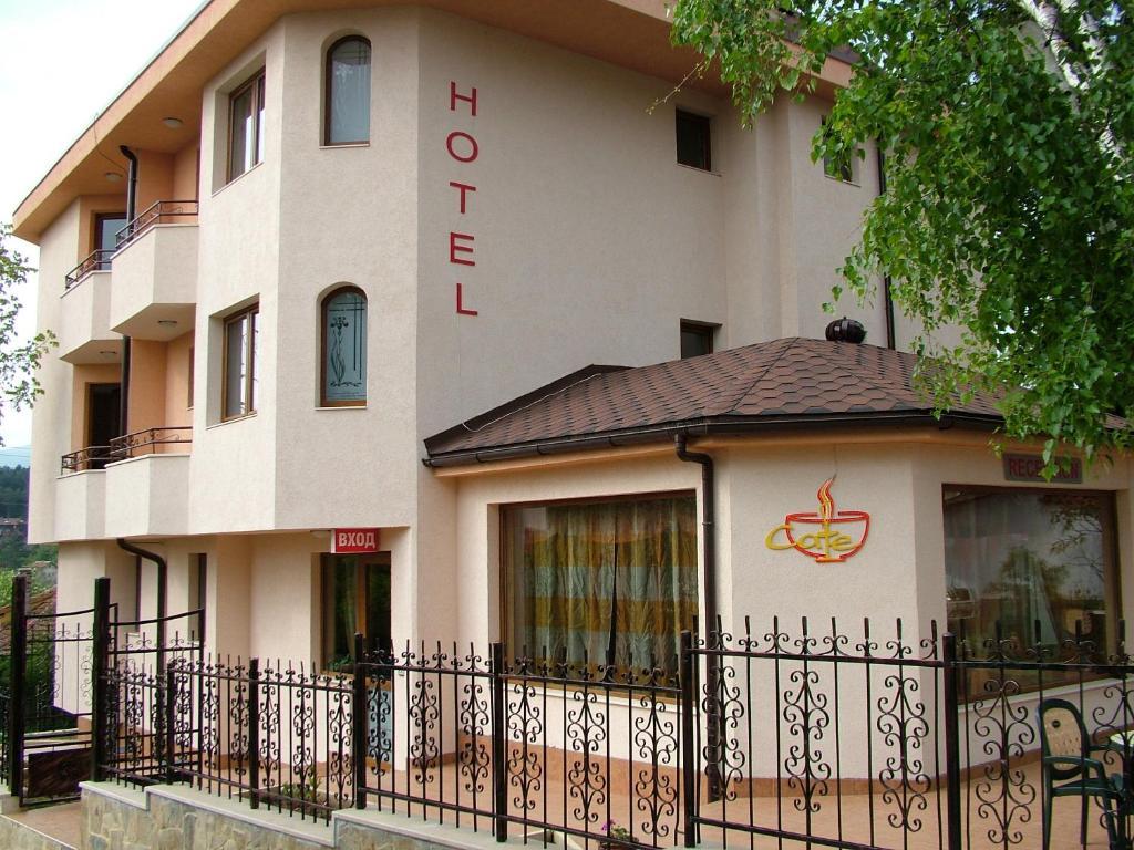 Family Hotel Emaly 1 バンキャ エクステリア 写真